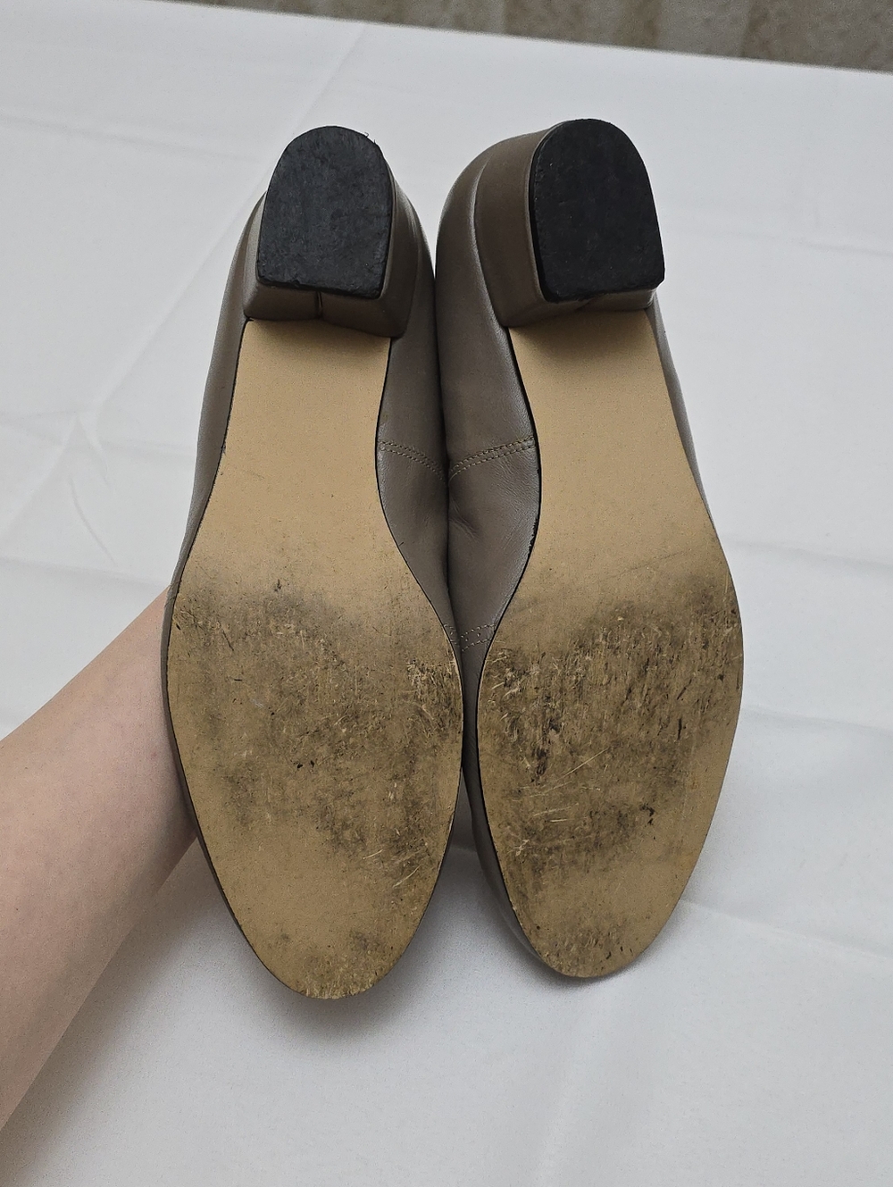 Vintage FootThrills Leather Low Pumps Taupe Grey Bow Wingtip Size 9 2W USA - Picture 9 of 16